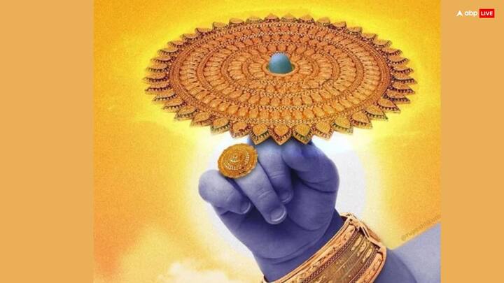 भगवान विष्णु का सबसे शक्तिशाली अस्त्र सुदर्शन चक्र विश्वकर्मा की शिल्पकला का अद्भुत उदाहरण है. इसकी गति मन की गति से भी तेज मानी जाती थी. यह एक बार छोड़े जाने के बाद अपने लक्ष्य को पूरा करके वापस लौटता था.