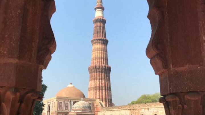 रिपोर्ट्स के अनुसार, उस दिन अचानक मौसम खराब हो गया और बिजली व्यवस्था ठप पड़ गई. करीब 300 से ज्यादा लोग संकरी सीढ़ियों में मौजूद थे.