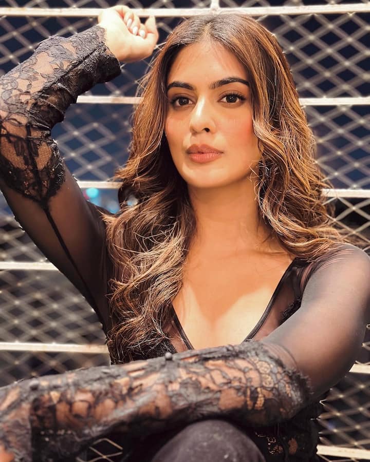 तनीषा ने कहा कि क्योंकि सास भी कभी बहू थी जैसे शो में लीड कैरेक्टर निभाना मेरे लिए बेहद सम्मान की बात है. एक्ट्रेस ने आगे ये भी कहा कि वो इस शो को देखकर बड़ी हुई हैं.