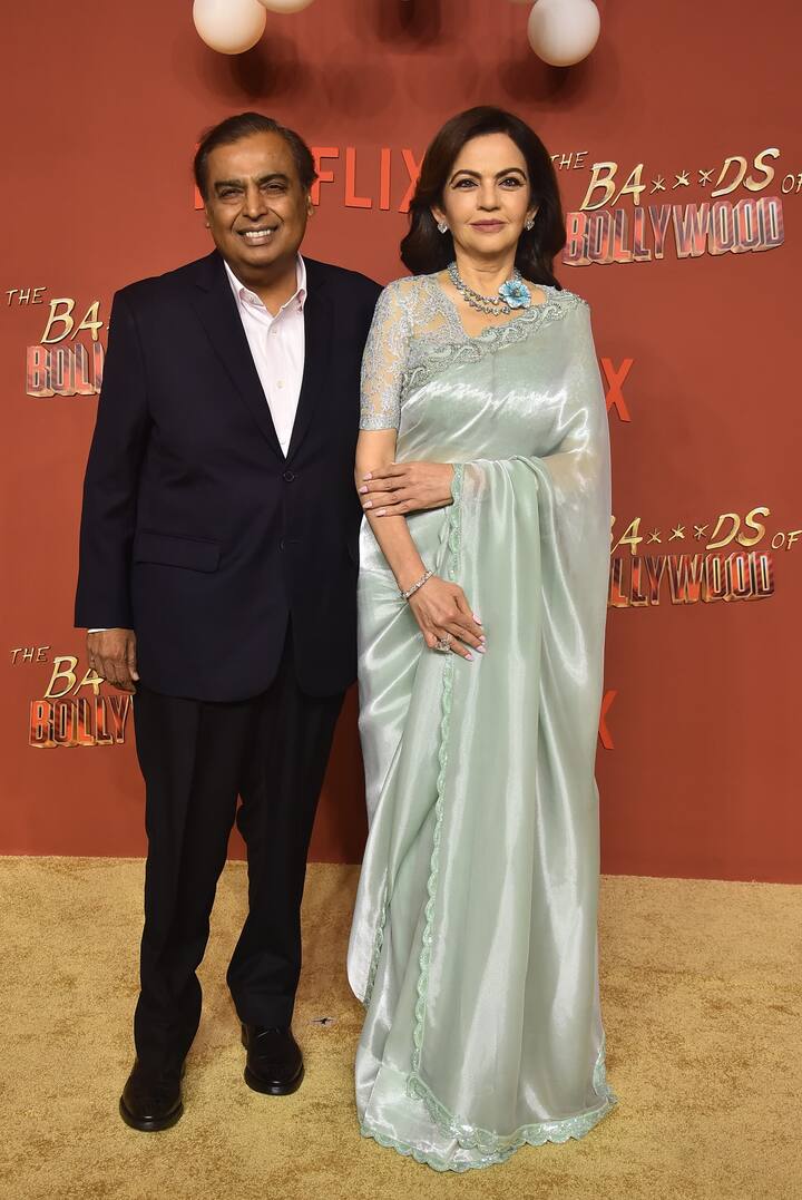 The premiere night underlined the blending of legacy and fresh beginnings for the Khan family.