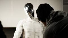 भूत जैसा दिखने वाला यह रोबोट 'पीता' है पानी, इंसानों की तरह कर सकता है कई काम