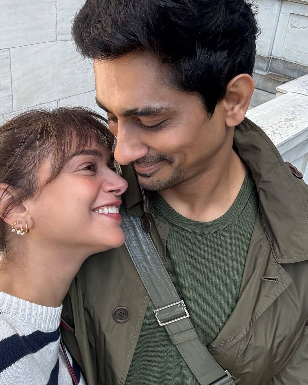 Aditi Rao Hydari and Siddharth often keep looting each other. On completion of 1 year of marriage, he has shared a lot of photos.