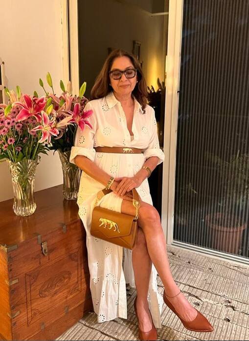 Bollywood actress Nina Gupta is one of those actresses who have made a different identity from their acting and personality. Even at this stage of age, Nina Gupta remains in the news continuously and the reason for this is her fashion sense.