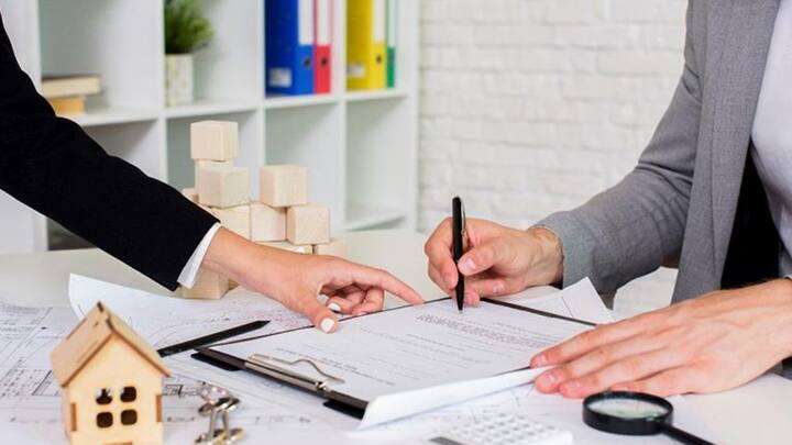 विदेश में घर खरीदना एक लंबी और मुश्किल प्रक्रिया हो सकती हैं. इसमें जल्दबाजी करने की बजाय हर चीज की सही जानकारी लेकर आगे बढ़ना सही है. किन डॉक्यूमेंट की जरूरत होगी. कौन सी फॉर्मेलिटी पूरी करने होंगी. यह सब अच्छे से जानना जरूरी है.