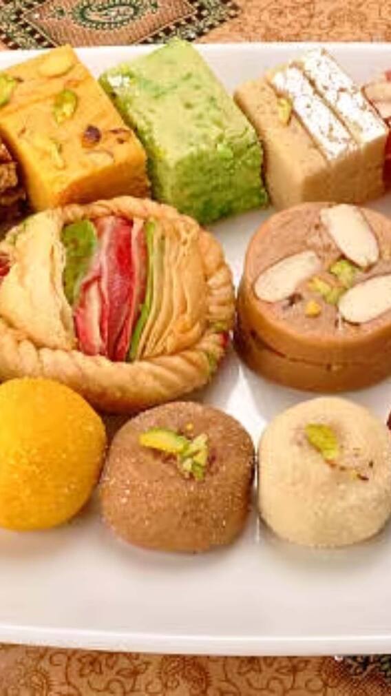 अष्टमी-नवमी के भोग के लिए लड्डू कहां से लें? दिल्ली की ये दुकानें दिल जीत लेंगी