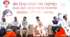 Pankaja Munde: 10 महिन्याच्या रडणाऱ्या चिमुकल्याला कुशीत घेतलं अन् पंकजांनी गोंजारताच बाळ शांत झालं, पंकजा मुंडे अन् गोंडस बाळाचा 'तो' क्षण, PHOTO