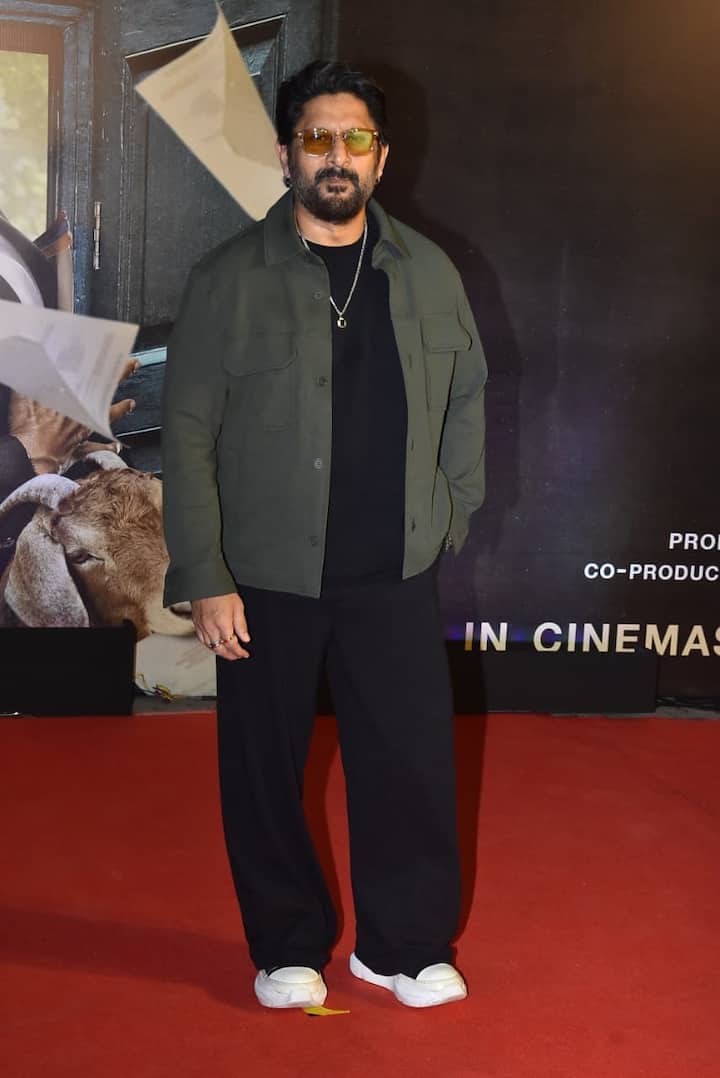 वहीं फिल्म की हीरोइन अमृता राव इस स्क्रीनिंग में शॉर्ट ड्रेस में कहर ढहाती नजर आई. एक्ट्रेस ने रेड कार्पेट पर कई सारे पोज दिए.