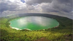Color Changing Lakes: वो रहस्यमयी झीलें जो बदलती हैं अपना रंग, बदलते मौसम संग बदल जाता है इनका कलर