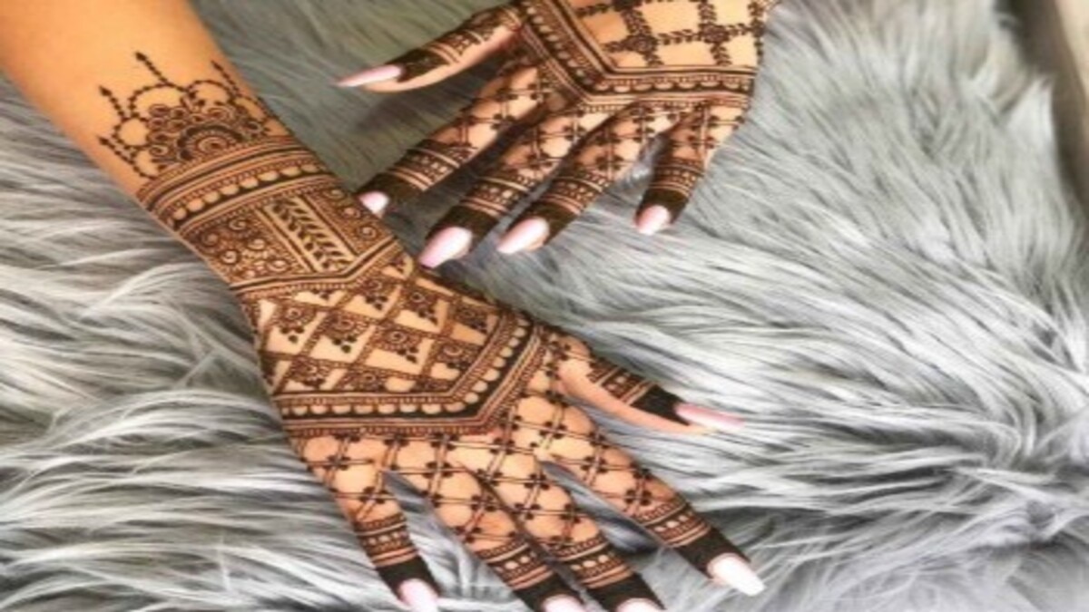 Mehndi Designs for Karwa Chauth: इस करवाचौथ पिया को इन 5 मेहंदी डिजाइन्स से करें खुश, हाथों की भी बढ़ेगी शोभा