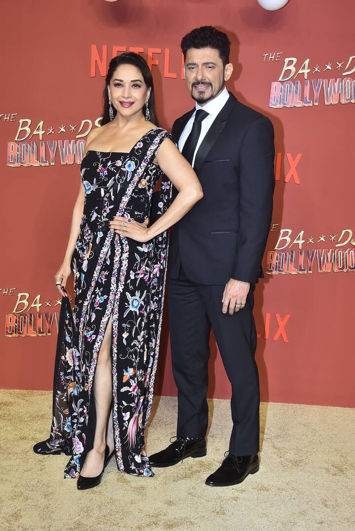 माधुरी इवेंट में अपने पति डॉ श्री राम नेने के साथ पहुंची थीं. लुक की बात करें तो माधुरी ने ऑफ शोल़्डर प्रिंटेड आउटफिट पहना था और वे काफी गॉर्जियस लग रही थीं.