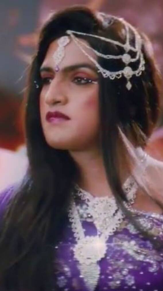 கருகருனு கரிஷ்மா சோப்ரா மாதிரி கூந்தல் வேணுமா... இந்த 8 டிப்ஸ் உங்களுக்குதான்