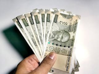 8th Pay Commission : দীপাবলির আগে ঢুকবে বর্ধিত ডিএ ? এদের জন্য আসতে পারে সুখবর 