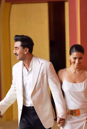 Alia Bhatt looked very beautiful in her classy and elegant look, while Ranbir Kapoor was seen grabbing everyone's attention with her stylish style.