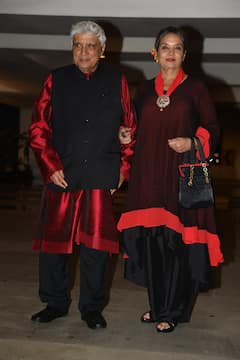 Shabana Azmi Birthday: वाइफ शबाना संग ट्विंनिंग कर पहुंचे जावेद अख्तर, सिल्क साड़ी में सजीं नीना, प्रीति-उर्मिला का दिखा ग्लैमरस लुक