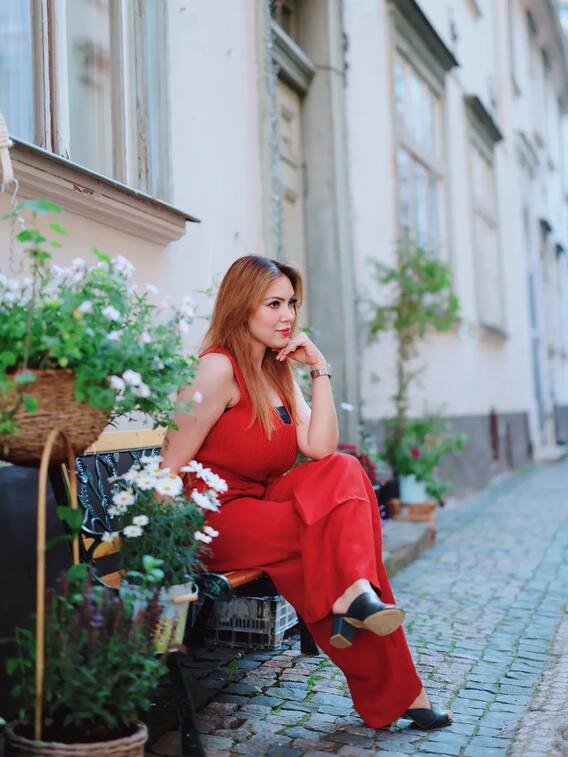 રેડ આઉટફીટમાં ગોર્જિયસ લાગી મુનમુન દત્તા