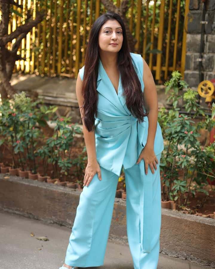 जूही परमार ने प्रोफेशनल लाइफ के साथ-साथ पर्सनल लाइफ को लेकर भी खूब सुर्खियां बटोरीं. एक्ट्रेस ने सचिन श्रॉफ के संग शादी की थी.