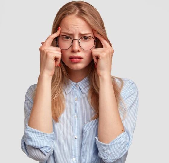 ਗਾਜਰ ਖਾਣ ਨਾਲ ਅੱਖਾਂ ਦੀ ਰੌਸ਼ਨੀ ਵਧਦੀ ਹੈ। ਇਹ ਵਿਟਾਮਿਨ-ਏ, ਸੀ, ਬੀਟਾ-ਕੈਰੋਟੀਨ ਅਤੇ ਐਂਟੀ-ਆਕਸੀਡੈਂਟ ਨਾਲ ਭਰਪੂਰ ਹੁੰਦੀ ਹੈ। ਗਾਜਰ ਖਾਣ ਨਾਲ ਅੱਖਾਂ ਦੀ ਸੂਖਮਤਾ, ਜਲਣ ਅਤੇ ਖੁਜਲੀ ਵਰਗੀਆਂ ਸਮੱਸਿਆਵਾਂ ਘਟਦੀਆਂ ਹਨ।