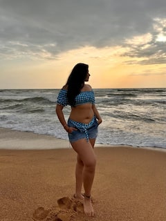 Nikita Sharma Photo: દરિયા કિનારે નિકિતા શર્માએ ફ્લોન્ટ કર્યું પરફેક્ટ ફીગર