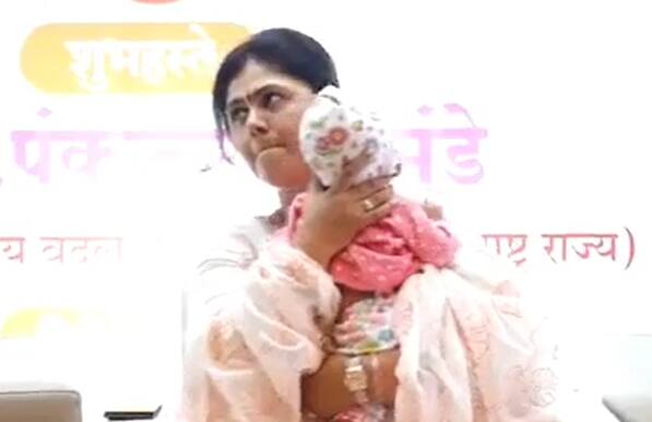 बाळ रडत असल्याचे पाहताच त्यांनी तत्काळ बाळाला आपल्या कुशीत घेतले.