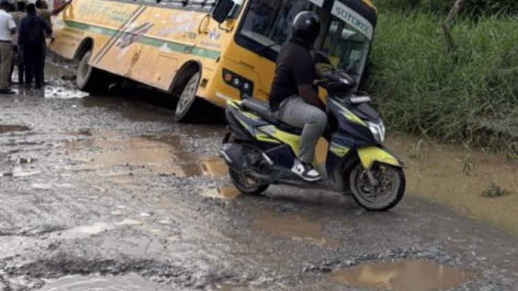 <div>DK Shivakumar Sets November Deadline To Fix Bengaluru’s Potholes After CEO's Relocation Post</div>