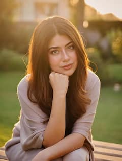 दिव्यांका त्रिपाठी की ऑनस्क्रीन बेटी की 10 खूबसूरत फोटोज, दिलकश अदाओं का बिखेरती हैं जलवा