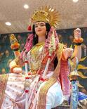 Shardiya Navratri 2025 : नवरात्रीच्या नऊ दिवसांत फॉलो करा 'या' 9 रंगाचे कपडे; देवीच्या 9 रुपांचा मिळेल आशीर्वाद