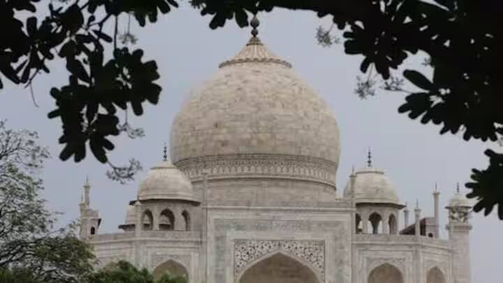 कीमती पत्थरों को बिछाने के लिए पिएत्रा ड्यूरा तकनीक का इस्तेमाल किया गया था। इसकी नींव कुओं और मेहराबों से मज़बूत की गई थी, जिससे सदियों तक इसकी मज़बूती बनी रही।