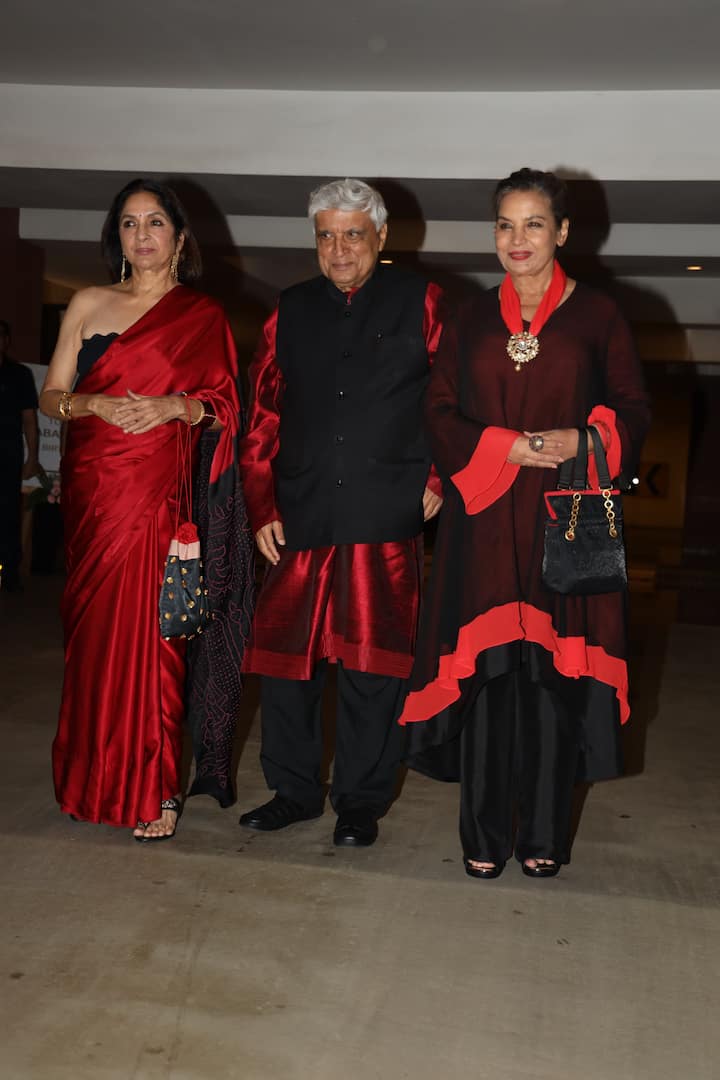 बॉलीवुड की दिग्गज और खूबसूरत एक्ट्रेस नीना गुप्ता भी शबाना आजमी के बर्थडे बैश में पहुंची. जो रेड सिल्क साड़ी में बला की हसीन दिख रही हैं.