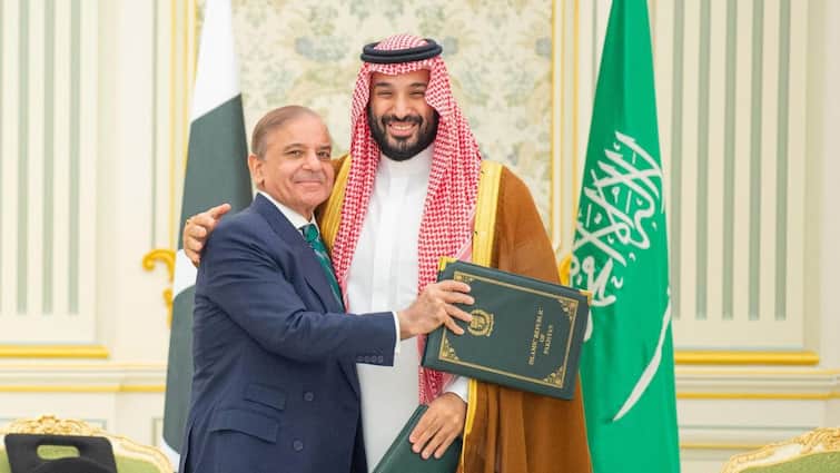 <div>Congress Raises Alarm Over Saudi-Pakistan Defense Pact: 'Failure Of Modi's Diplomacy'</div>