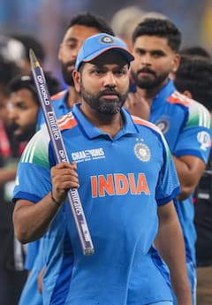 Rohit Sharma Daughter Samaira : मैदानावर भल्याभल्यांची धुलाई करणारा रोहित शर्मा लेकीसमोर पराभूत, चुरशीच्या लढतीत समायराने बाजी मारली