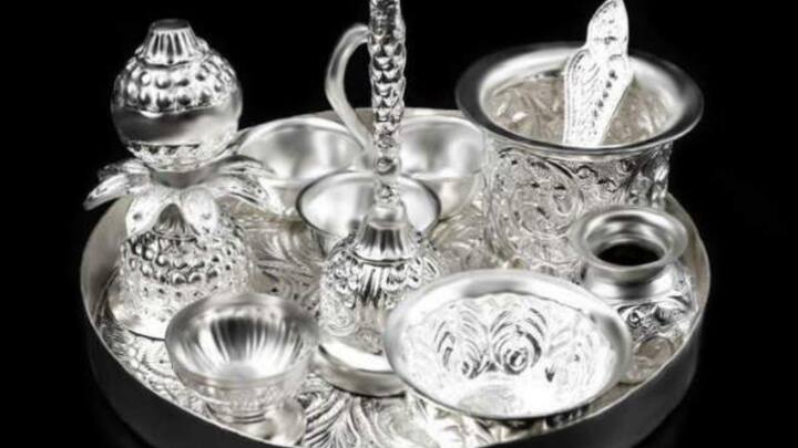 कैरेट प्रणाली धातु में मौजूद सोने और अन्य मिश्र धातुओं के अनुपात को दर्शाती है, जिससे पता चलता है कि कितना सोना है और कितनी अन्य धातु है.