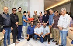 दशावतार चित्रपट पाहण्यासाठी उद्धव ठाकरेंनी सहकुटुंब लावली हजेरी