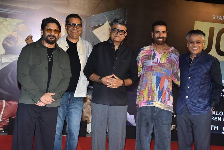 दिग्गज एक्टर गजराज राव भी इस स्क्रीनिंग में पहुंचे जो स्टारकास्ट के साथ पोज देते हुए दिखी दिए.