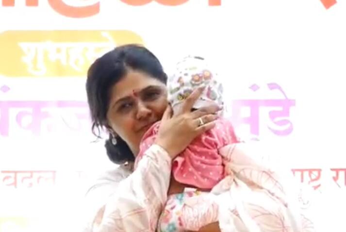 प्रेमाने गोंजारताच बाळ शांत झाले.