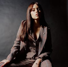 'वेंस्डे एडम्स' और 'ईनिड' रियल लाइफ में सोशल मीडिया पर गिराती हैं बिजलियां, फोटोज देख खुद डिसाइड करें कौन हैं बेस्ट