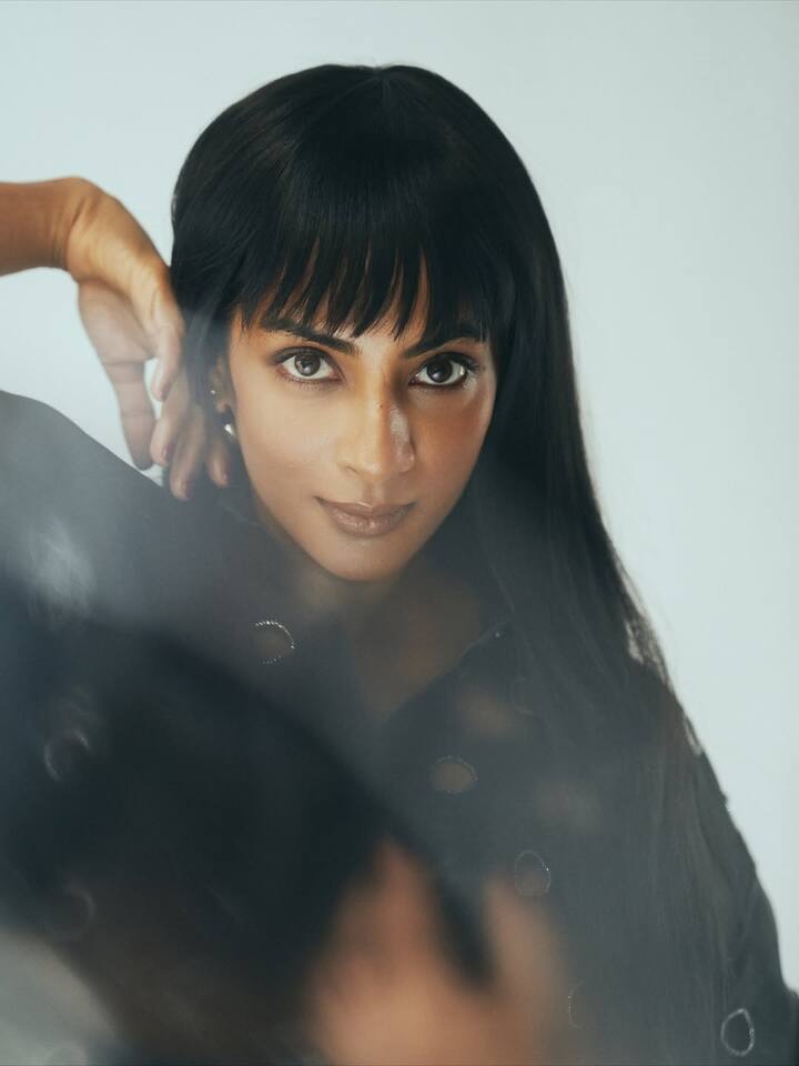 పవర్ స్టార్ పవన్ కళ్యాణ్ కథానాయకుడిగా నటించిన లేటెస్ట్ సినిమా 'ఓజీ'. ఈ మూవీలో ప్రియాంక అరుల్ మోహన్ హీరోయిన్. అయితే కీలక పాత్రలో హీరో విశాల్ వదిన శ్రియా రెడ్డి కూడా నటించారు. (Image Courtesy: sriya_reddy / Instagram)