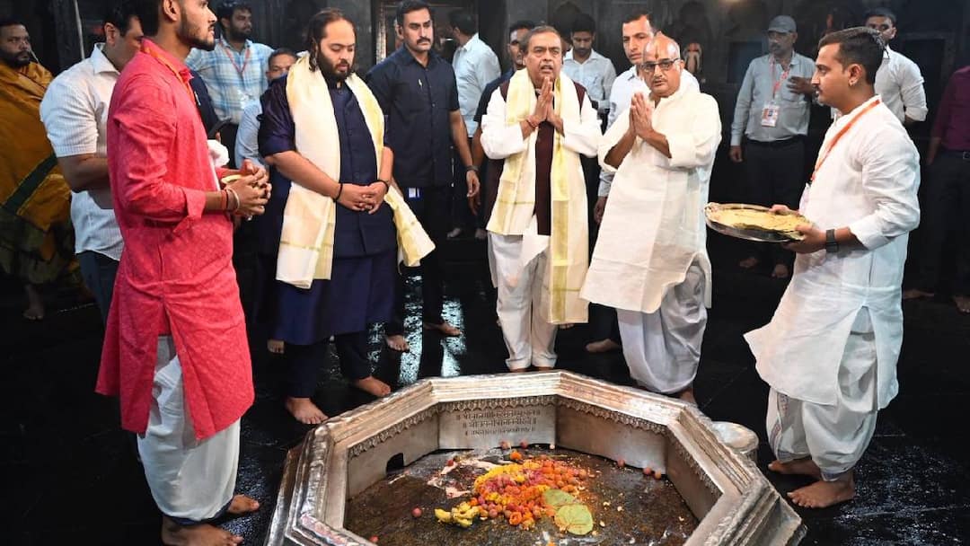 VIDEO: बेटे अनंत के साथ गयाजी पहुंचे प्रसिद्ध उद्योगपति मुकेश अंबानी, पितरों का किया पिंडदान industrialist Mukesh Ambani in Gayaji with family performed Pind Daan during pitru paksha mela ANN VIDEO: बेटे अनंत के साथ गयाजी पहुंचे प्रसिद्ध उद्योगपति मुकेश अंबानी, पितरों का किया पिंडदान
