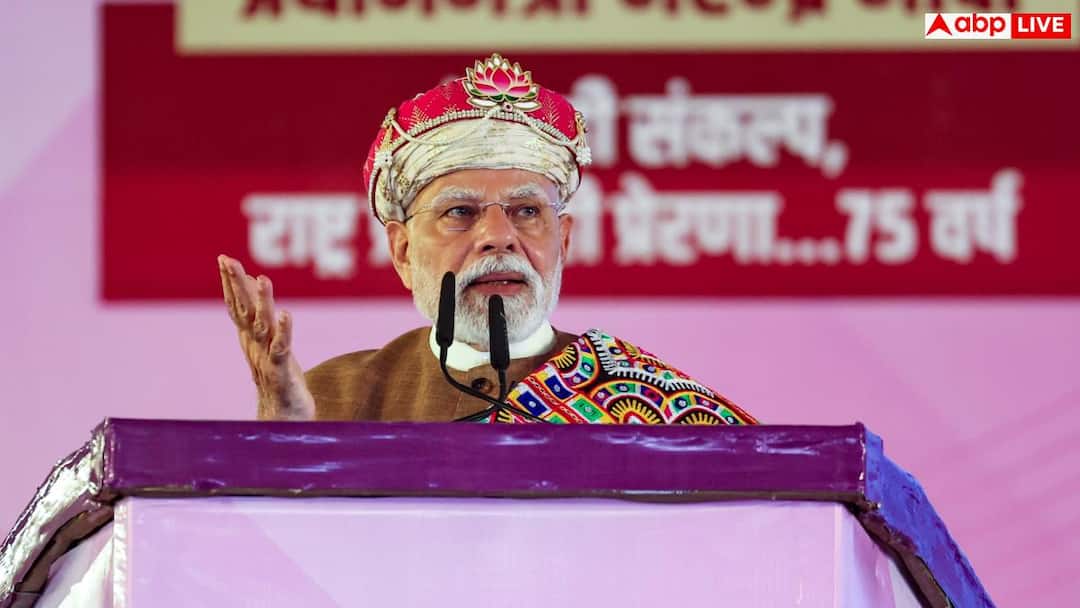 Modi Fitness Secrets: 75 साल की उम्र में भी इतने फिट कैसे रहते हैं PM मोदी? जानें प्रधानमंत्री का पूरा डाइट प्लान PM Narendra Modi Diet Secrets at 75 From Moringa Paratha to Fasting and Hot Water Modi Fitness Secrets: 75 साल की उम्र में भी इतने फिट कैसे रहते हैं PM मोदी? जानें प्रधानमंत्री का पूरा डाइट प्लान