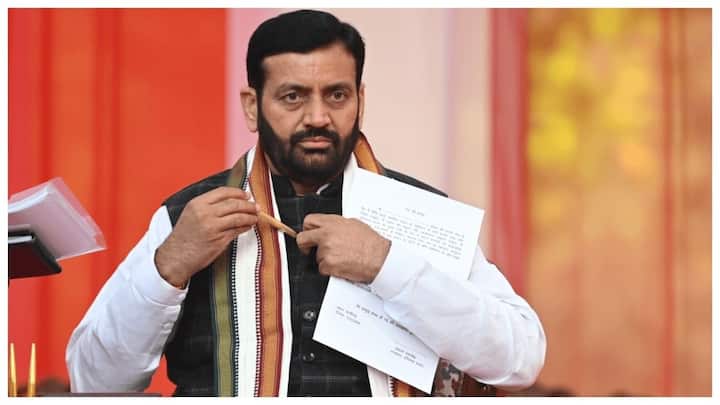 हरियाणा सरकार भी अब एक नई स्कीम शुरू करने जा रही है. जिसकी चर्चाएं इस समय हर जगह हो रही हैं. इस स्कीम का नाम लाडो लक्ष्मी योजना है और यह 25 सितंबर से लागू होने जा रही है इस योजना के तहत हर महीने 2100 रुपये सीधे महिलाओं के अकाउंट में ट्रांसफर किए जाएंगे.