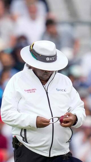 क्रिकेट मॅचमध्ये अम्पायर आपल्याजवळ कात्री का ठेवतात?