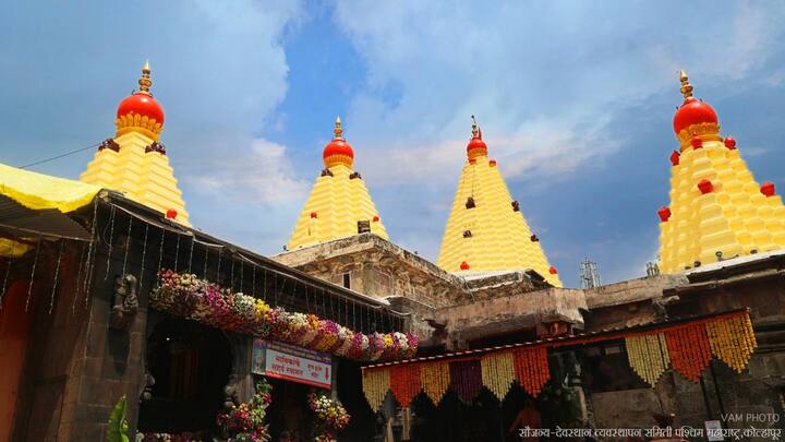 Ambabai Temple in Kolhapur: देवीचा पालखी सोहळा, नगर प्रदक्षिणा ललित पंचमीला होणारी टेंबलाई देवीची भेट आणि मंदिरातील धार्मिक सांस्कृतिक कार्यक्रमांसाठी भाविकांची मोठी गर्दी असते.
