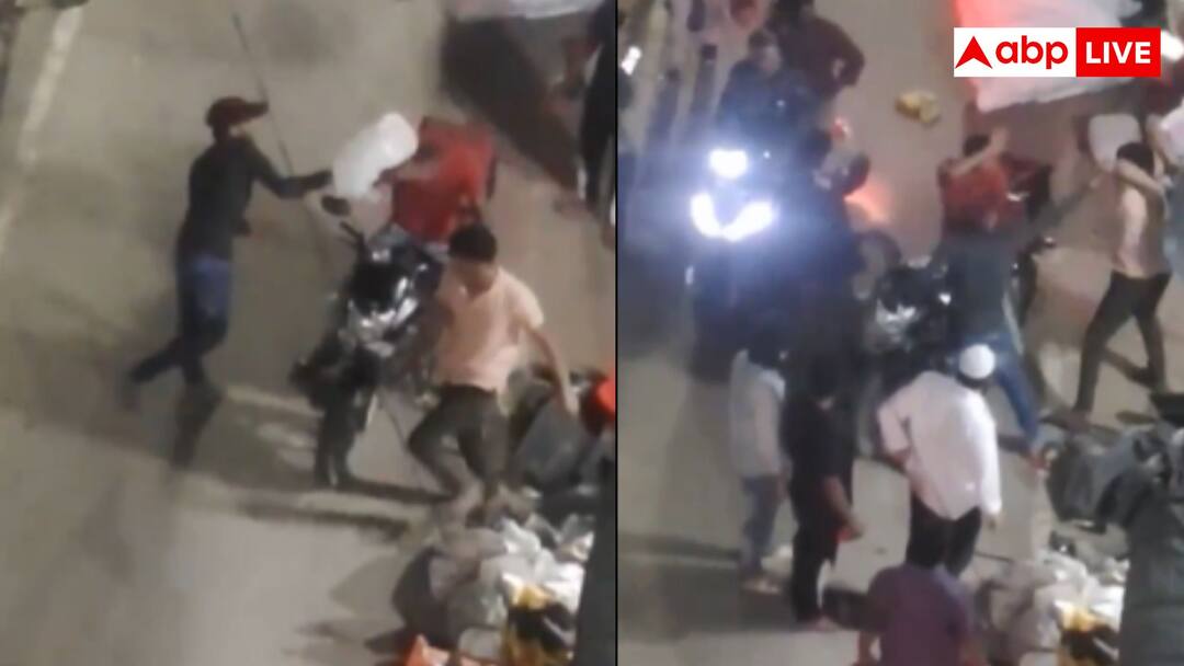 Bengaluru Zomato delivery boy beaten with chair and container over late food delivery shocking video goes viral on social media डिलीवरी लेट होने पर बेंगलुरु में जोमैटो डिलीवरी बॉय की पिटाई, कुर्सी और कंटेनर से किया हमला, वीडियो वायरल