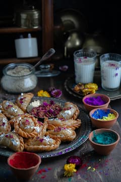 Shardiya Navratri 2025 : नवरात्रीच्या 9 दिवसांत देवीला करा प्रसन्न; बनवा 'हे' 9 प्रकारचे नैवेद्य