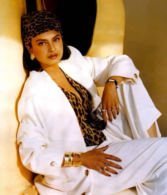 आखिर क्या खाती हैं रेखा कि 70 साल की उम्र में भी हैं इतनी खूबसूरत? एक्ट्रेस की पूरे दिन की डाइट प्लान का हो गया खुलासा