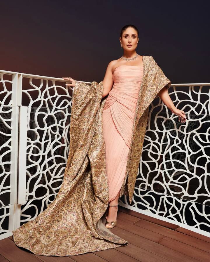 Now Kareena Kapoor is 44 years old. But now his beauty and grace remains in the same way as it was in his youth. It is difficult to guess age by seeing their fitness and beauty.