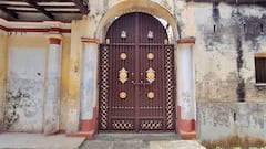 Durga Puja Story: মহাদেবের বাম উরুতে আসীন মা দুর্গা, হরগৌরীর অভিনব মূর্তি পুজো হয় পূর্ব বর্ধমানের এই জমিদার বাড়িতে