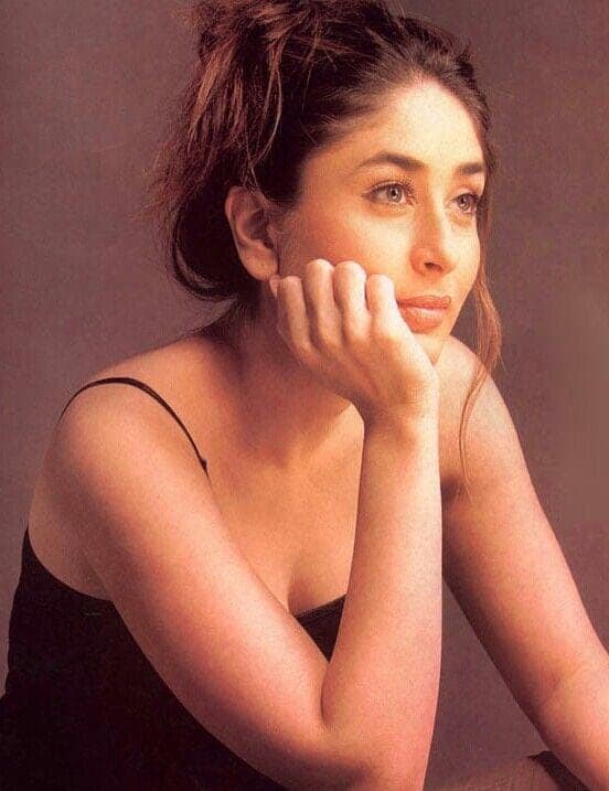 Kareena Kapoor entered the Bollywood industry in 2000 with the film 'Refugee'. The actress has made everyone crazy with her acting, but Kareena's looks and fashion also became admirers.