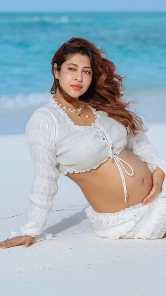 Sonarika Bhadoria's Beach Maternity Glow Is Everything