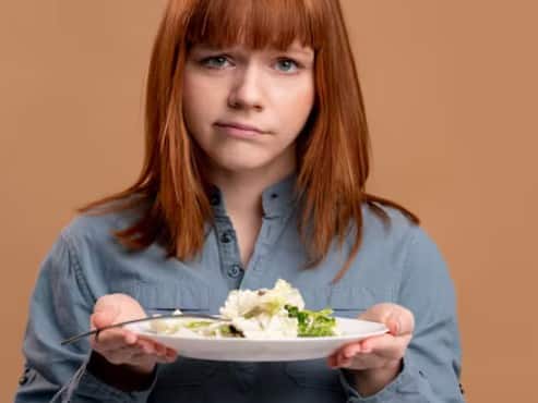 भूख न लगना: इन्फ्लुएंजा के दौरान पाचन तंत्र भी प्रभावित हो सकता है. मरीज को भूख कम लगती है और पेट संबंधी तकलीफ़ें बढ़ जाती हैं. ऐसे में संतुलित आहार और हाइड्रेशन जरूरी है.