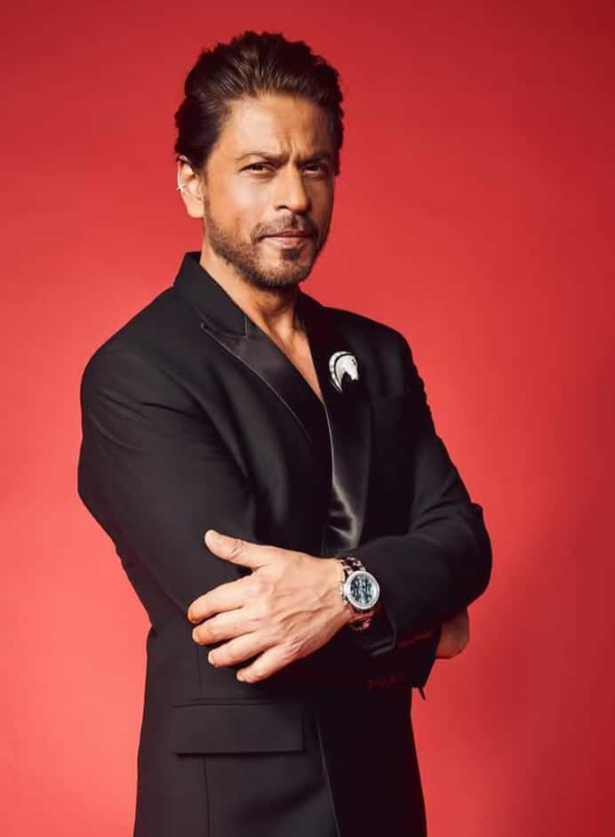 Bollywood's King Shahrukh Khan is at number four in the list of Omax. Talk about Shah Rukh Khan's upcoming film, Shah Rukh will be seen in the King film.